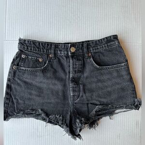 Zara cutoff denim shorts in Black. Size 8